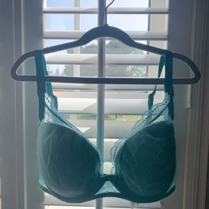 Seafoam green Chantelle 32DDD underwire mold cups lace overlay bra.